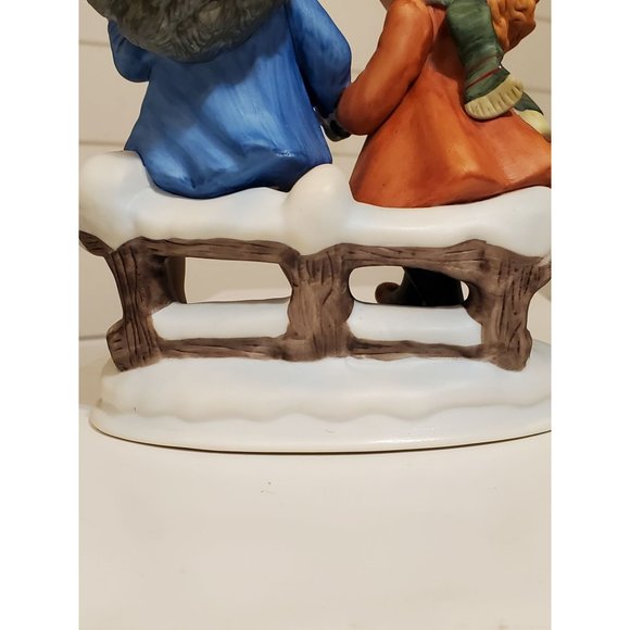 Vintage Avon Christmas Memories 1981 Porcelain Figurine - Picture 16 of 16